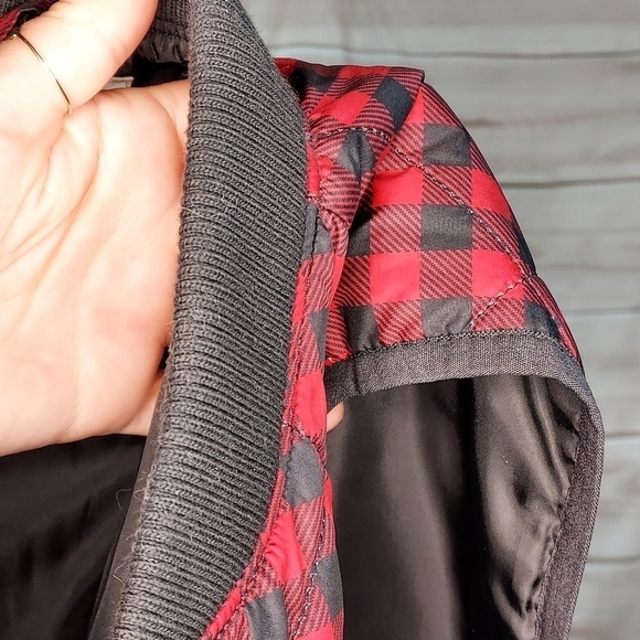 Old Navy vest red black check print quilted full zip pockets ribbed collar S - Picture 4 of 10